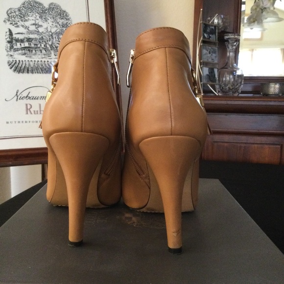 Vince Camuto, Kevin bootie - Picture 3 of 5